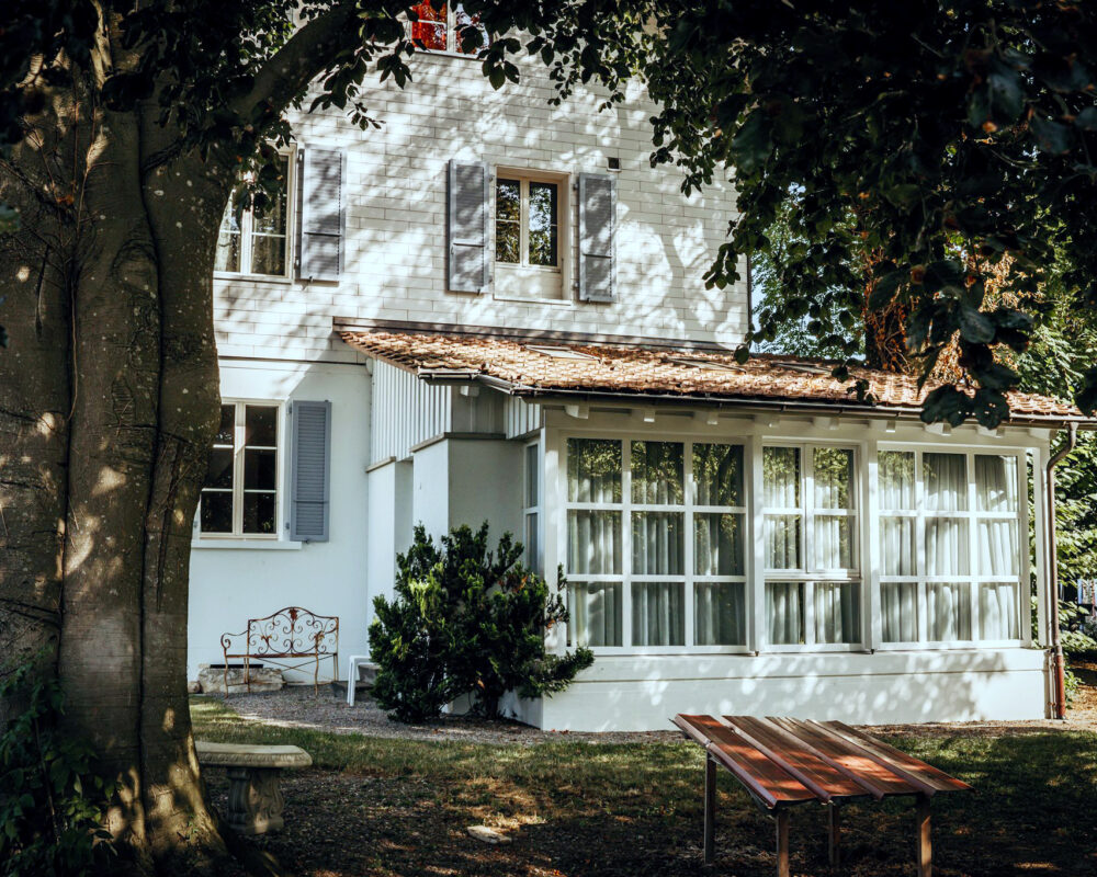 Aussenansicht des Wohnheim Bueche vom Garten aus